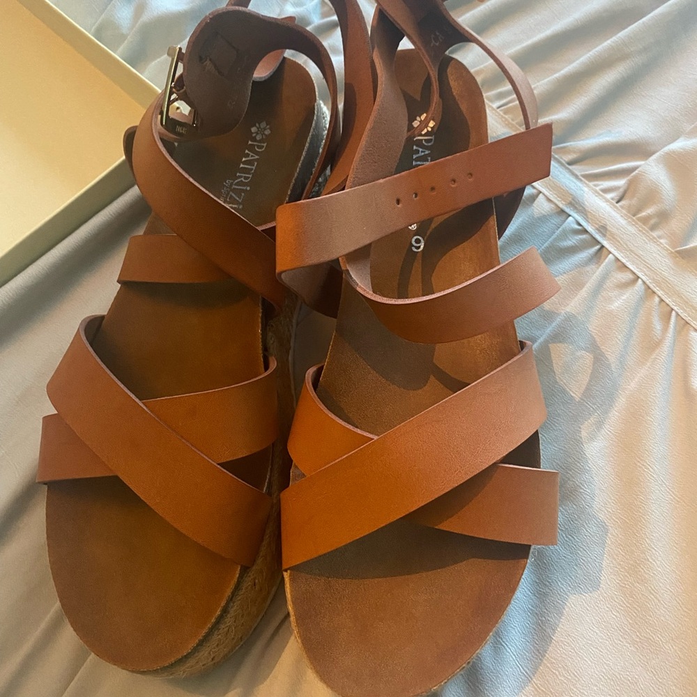New never worn cute platform sandals